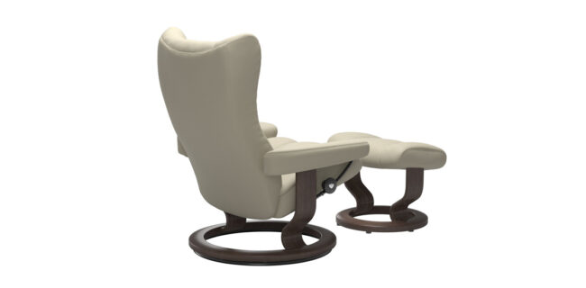 Wing Classic chair with footstool