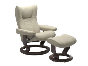 Wing Classic chair with footstool