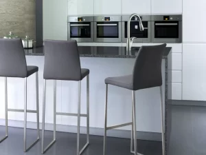 Curvo Stool