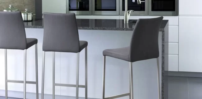 Curvo Stool