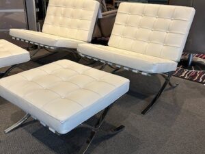 Pabellon Chair & Ottoman